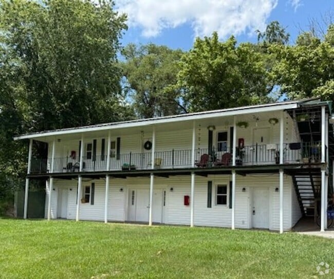 Building Photo - Whispering Hills Unit Apartment 4