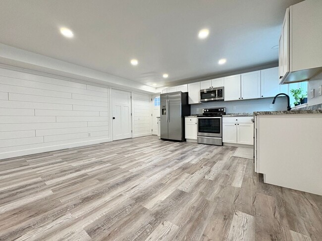 3448 Wally Wy