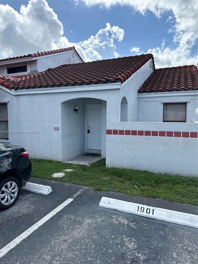 Building Photo - 1901 San Remo Cir Rental