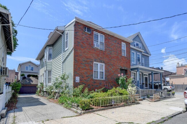 Building Photo - 433 74th St Unit 1