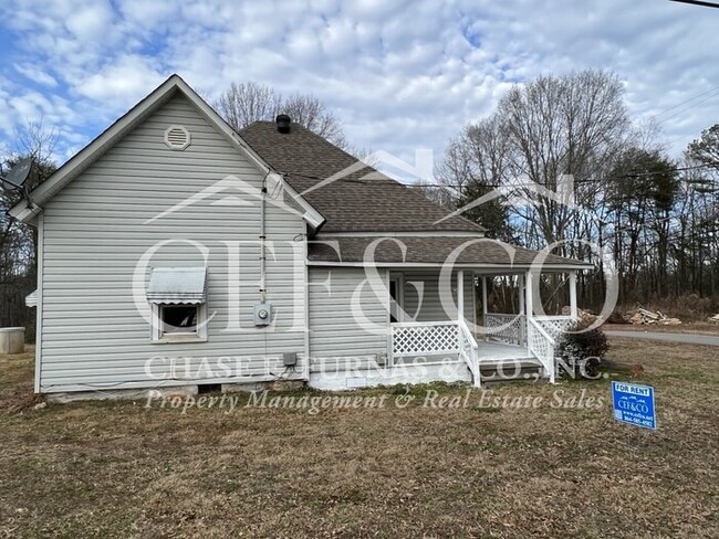 Building Photo - 297 Old Pacolet Rd Rental