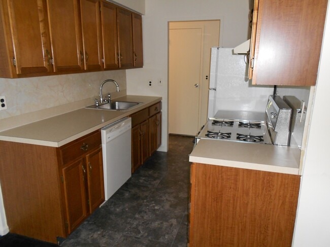 Photo - 2 Elmwood Park Dr Unit Suite 512