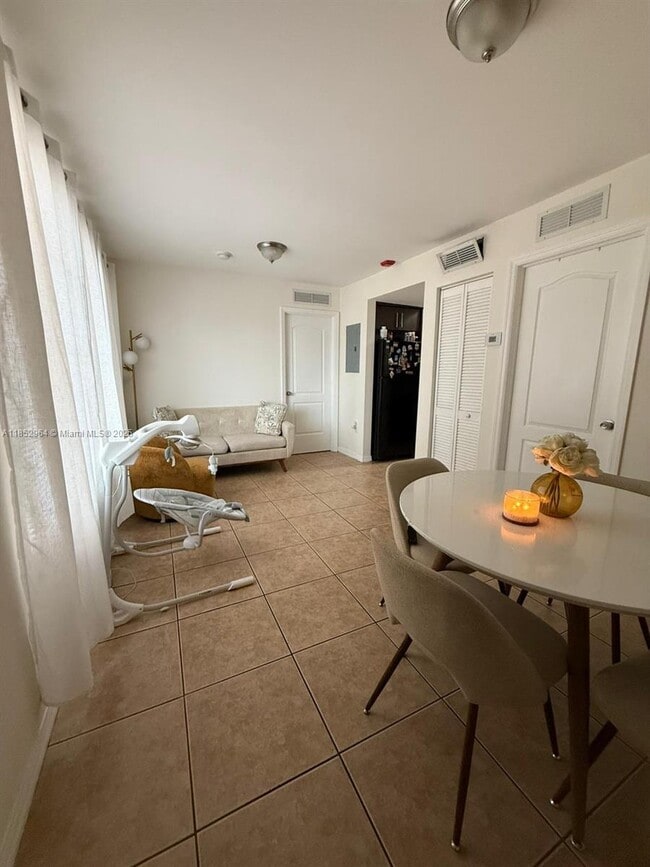 Building Photo - 13 S Royal Poinciana Blvd Unit 7 Rental