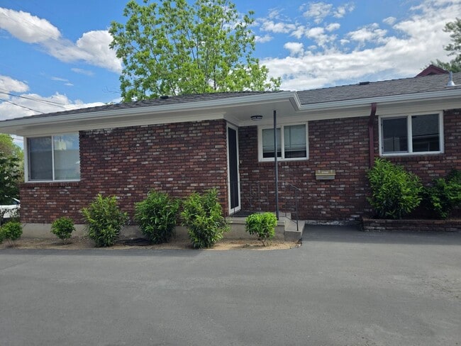 Building Photo - Newly Updated 2 bedroom unit