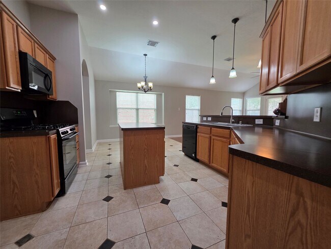 Photo - 2108 Goldfinch Ln