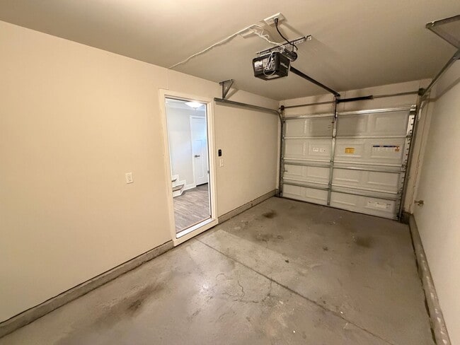 Photo - Like-New 4 Bedroom Townhouse