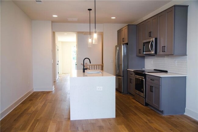 Photo - 1350 May Ave SE