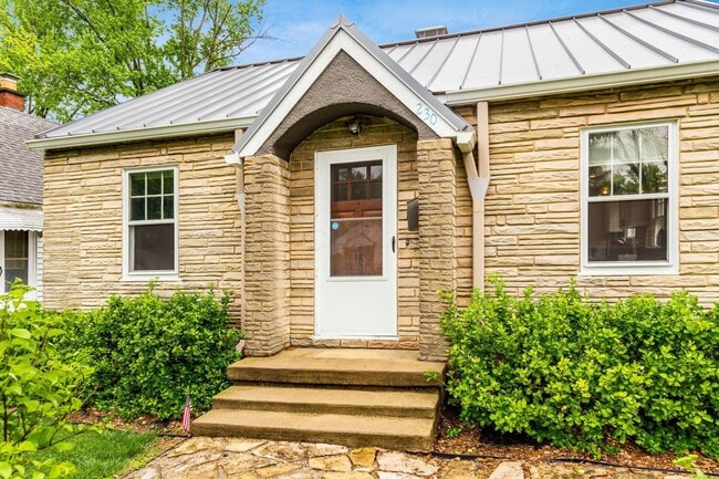 Photo - 230 E Royal Forest Blvd