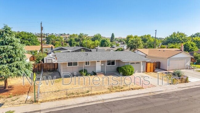 Photo - 2565 Pequop St