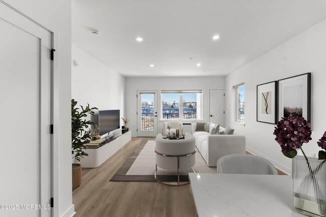 Building Photo - 180 Morris Ave Unit 401