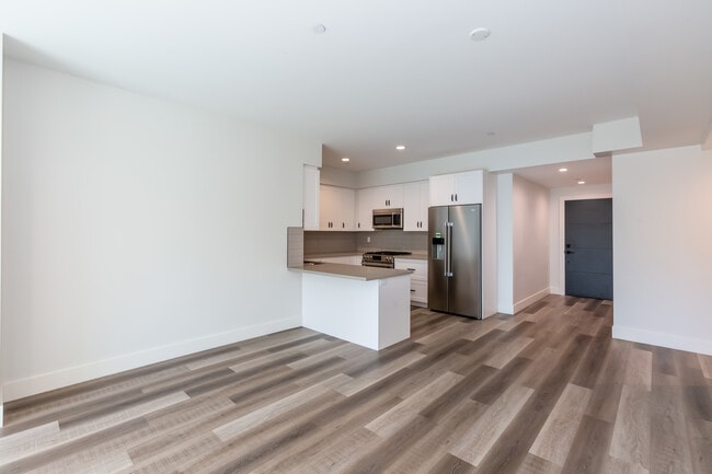 Photo - 857 N Hayworth Ave