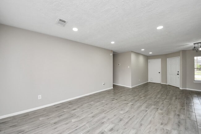 Building Photo - 4915 Pecan Grove Dr