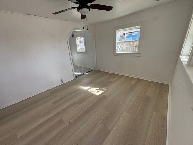 Photo - 2918 Duke St Unit B