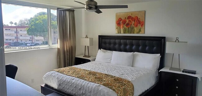 Building Photo - 9720 S Hollybrook Lake Dr Unit 303