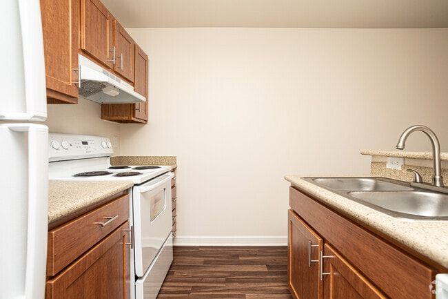 1BR, 1BA - 710 SF