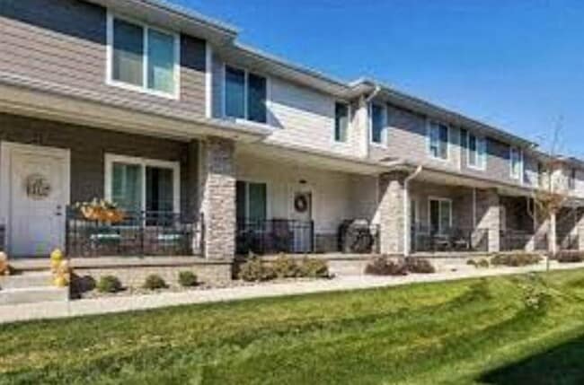 Building Photo - Gorgeous 3BR 2.5ba Townhome, available NOW!
