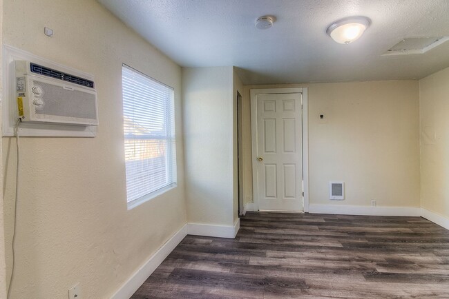 Photo - 411 S Naches Ave Unit 3