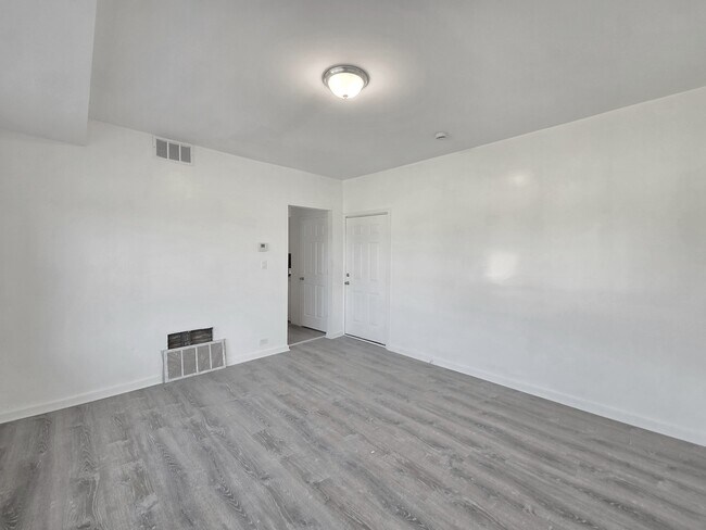 Photo - 1943 W 63rd St Unit 2