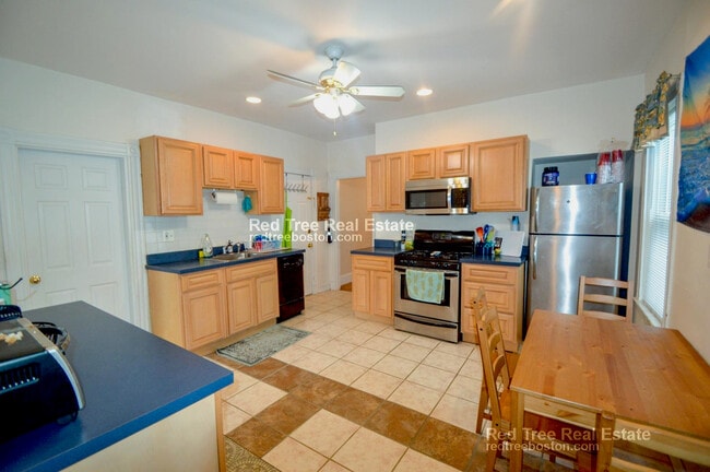 Building Photo - 201 Hillside St Unit 1