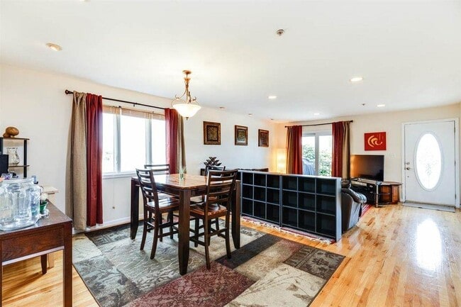Photo - 311 Manhattan Ave Unit 2