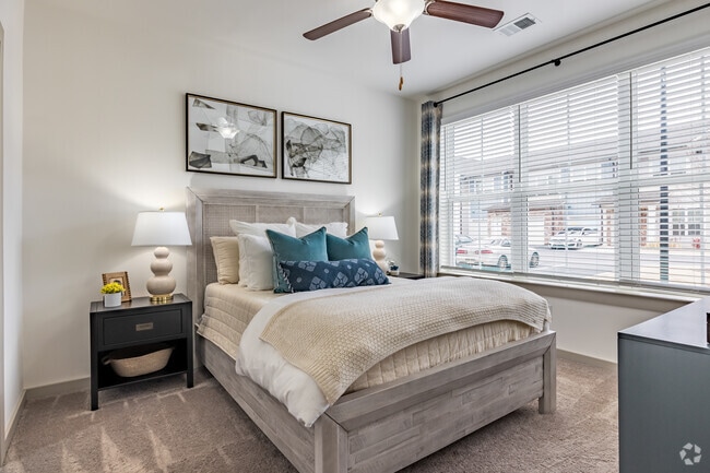 1BR, 1BA - 699SF - Bedroom
