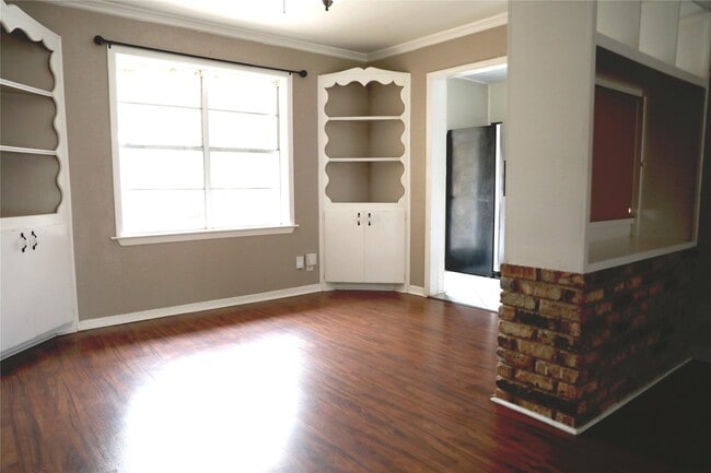 Photo - 730 Dezso Dr