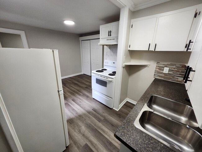 Photo - 95-95 Hazen St Unit 2