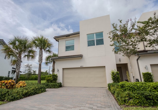 Building Photo - 4811 Navali Dr Rental