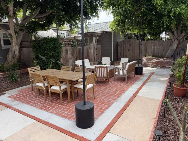 Photo - 4742.5 Lotus St