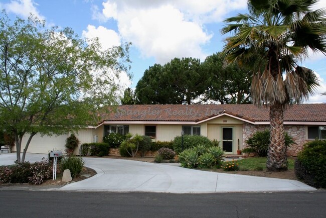 One-Story Mid-Century Ranch-Style Home in ... - One-Story Mid-Century Ranch-Style Home in ...