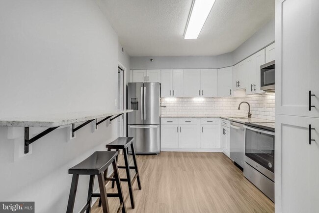 Photo - 3713 S George Mason Dr Unit 812W