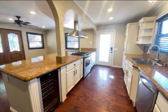 Photo - 2541 Haller St