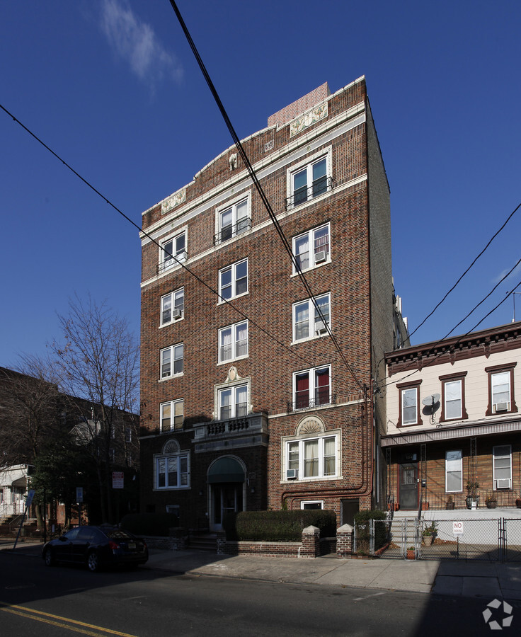 Photo - 136 Manhattan Apartments