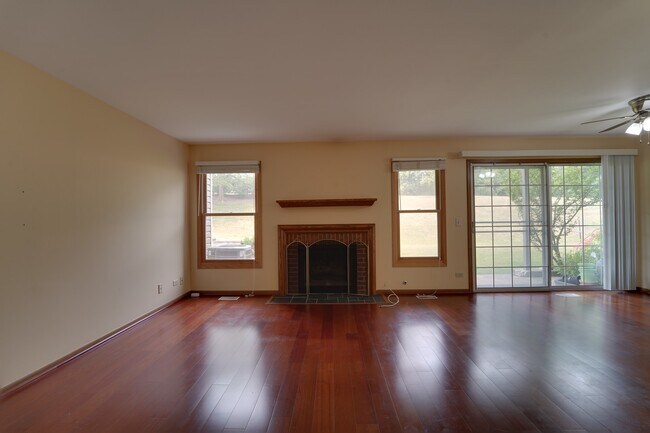 Photo - 1866 Fox Run Dr