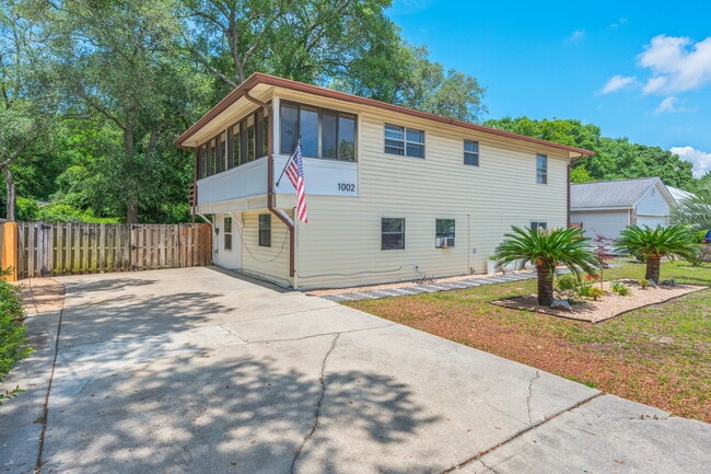 Photo - 1002 High Grove Ct