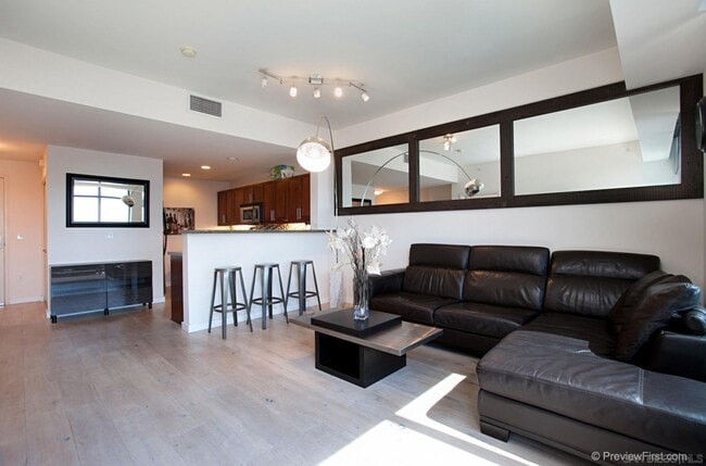 Building Photo - 206 Park Blvd Unit 707
