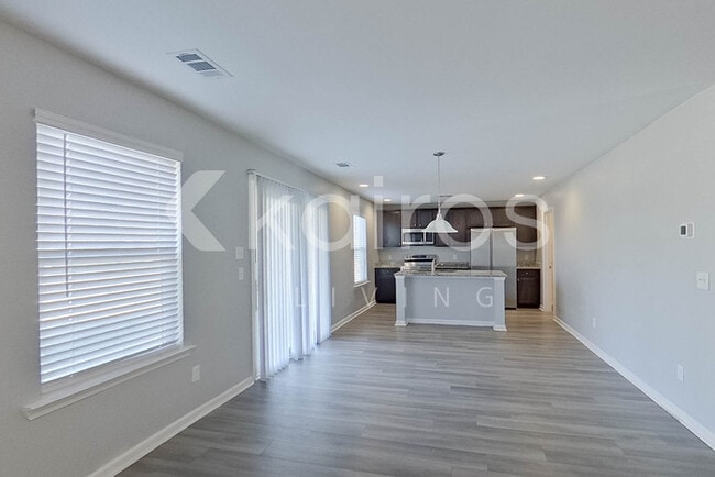 Photo - 102 Colonial Wy