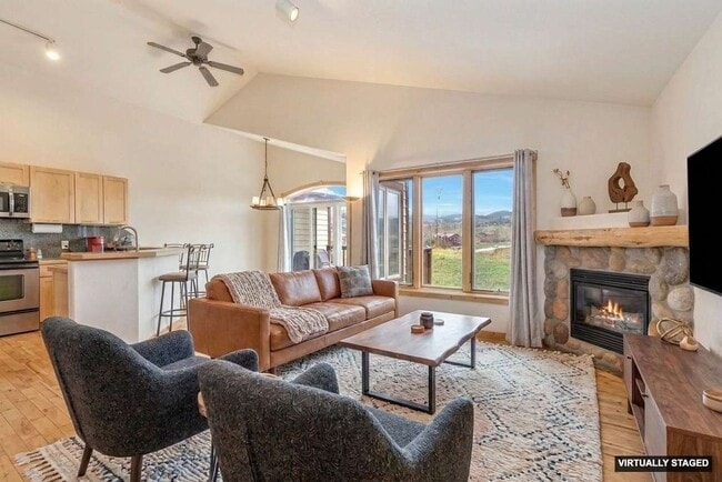 594 Parkview Dr