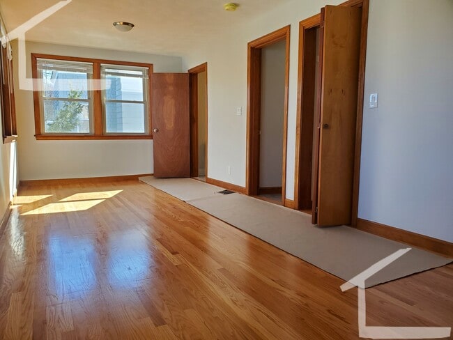 Photo - 31 Montfern Ave Unit 2