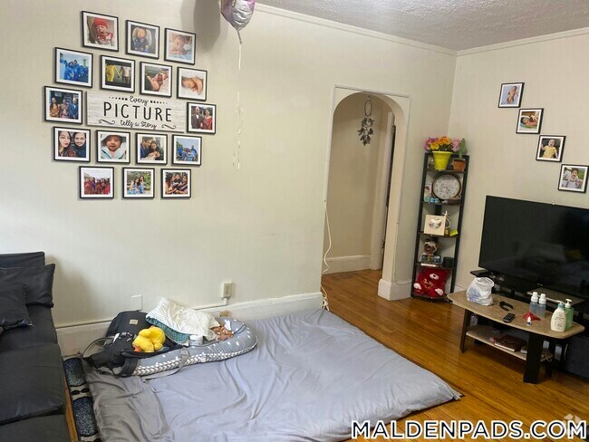 Building Photo - 349 Pleasant St Unit A2-4 Rental