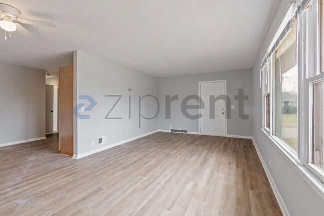 Photo - 3366 Craig Ave