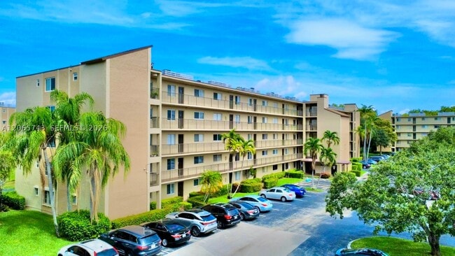 Building Photo - 7840 NW 50th St Unit 102