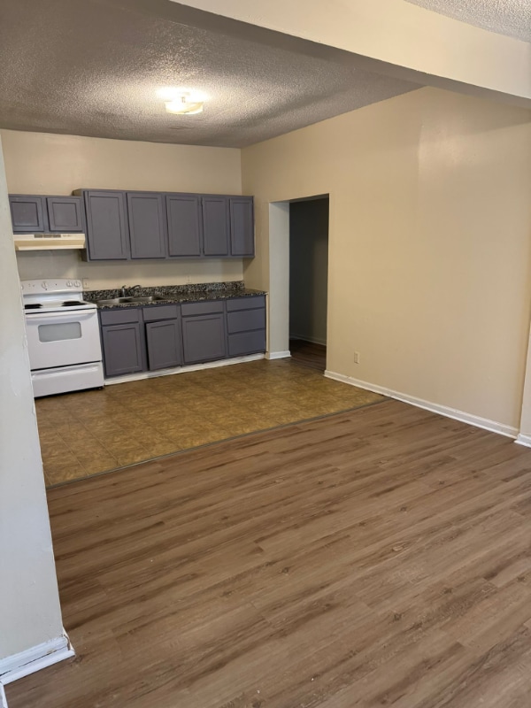 Photo - 460 N Lincoln St