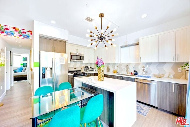5853 Vineland Ave Unit C