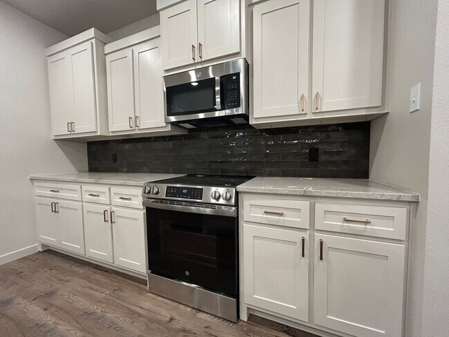 Photo - New Luxurious Townhome Located In Abbey Gl...