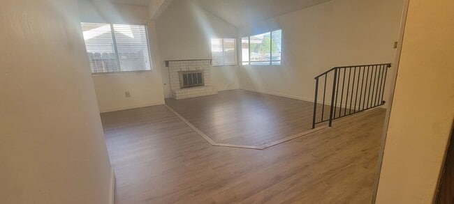 Photo - 4508 Foxboro Ave