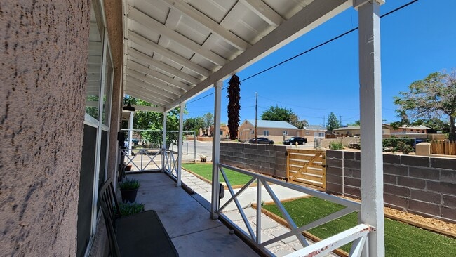 Photo - 1021 Edith Blvd NE