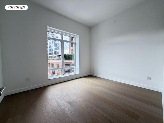 Photo - 555 W 22nd St