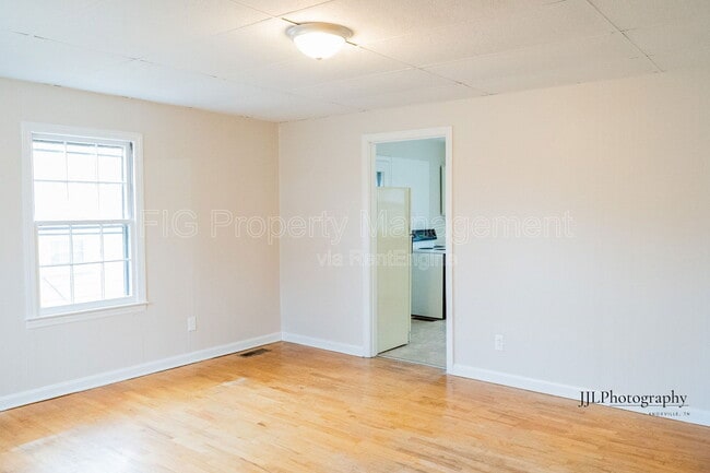 Photo - 716 E Oldham Ave