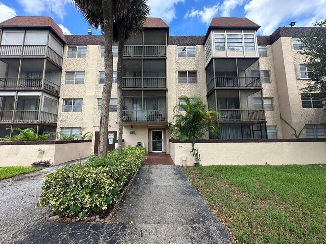 Building Photo - 7300 NW 17th St Unit 114 Rental
